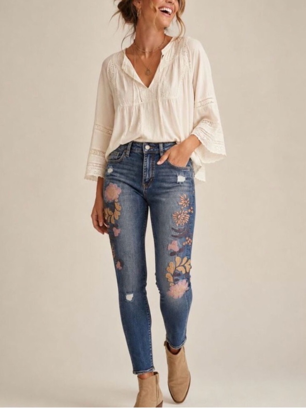 American Eagle Floral Embroidered Super High Rise skinny Jeans size 2 Boho EUC